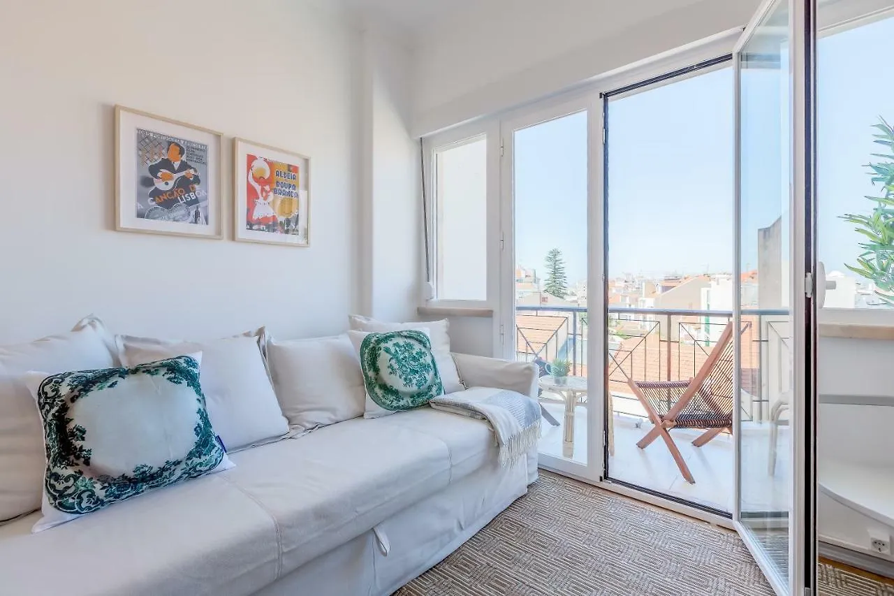 Renovated Sunny Apartment With Amazing Sunset Balcony , By Timecooler Lisboa