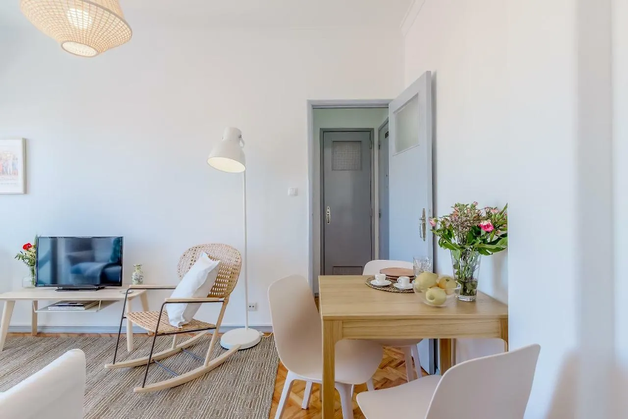 Renovated Sunny Apartment With Amazing Sunset Balcony , By Timecooler Lisboa Portugal