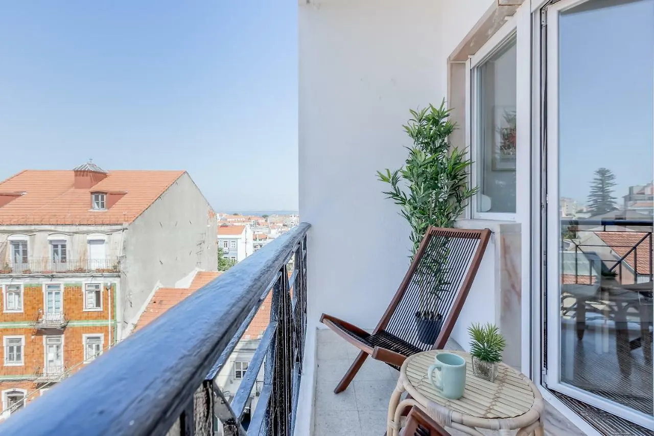 Renovated Sunny Apartment With Amazing Sunset Balcony , By Timecooler Lisboa