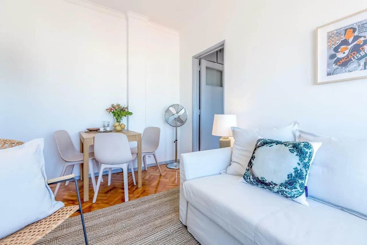 Renovated Sunny Apartment With Amazing Sunset Balcony , By Timecooler Lisboa